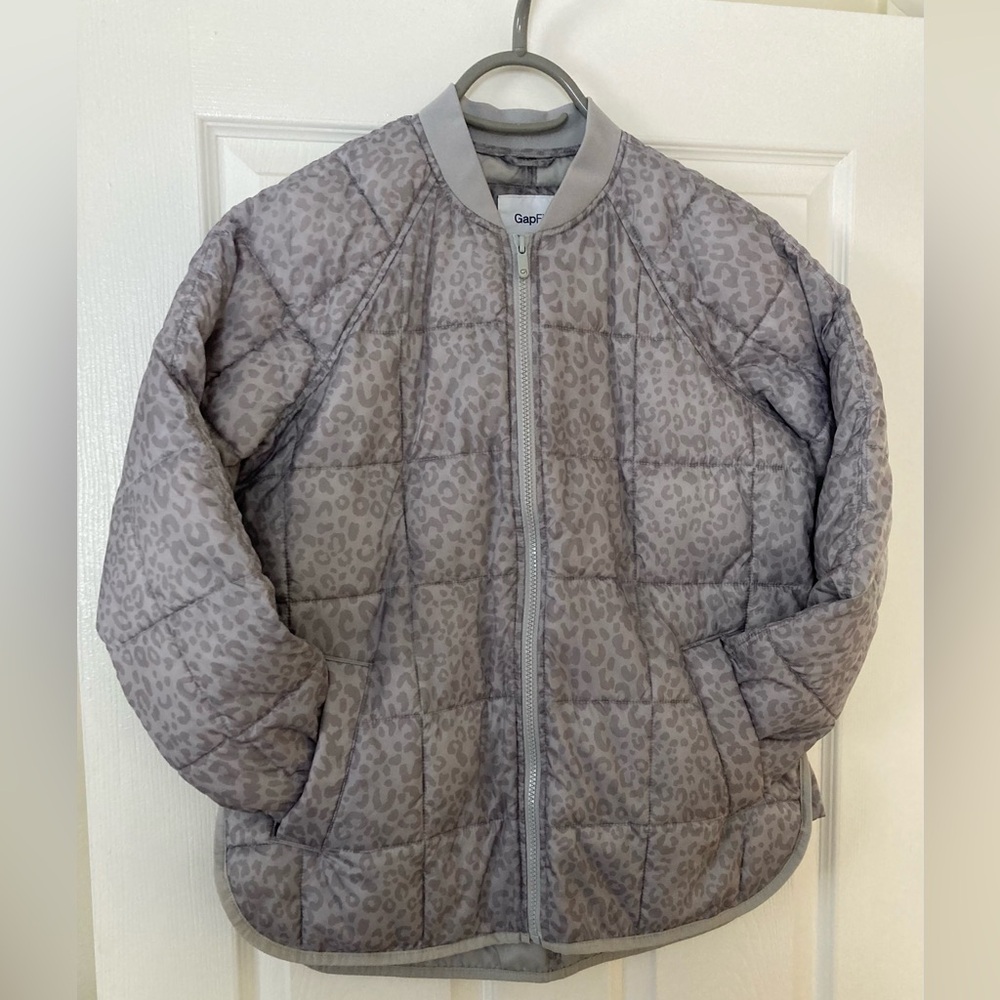 Gap Fit women’s grey quilted leopard print jacket, water resistant, size small